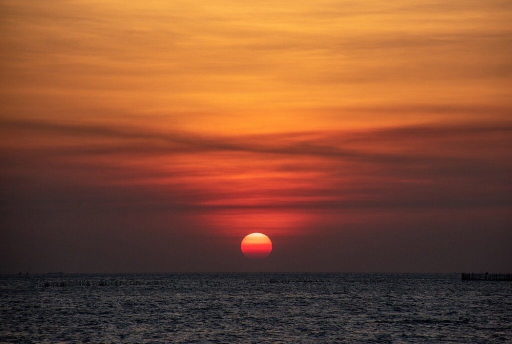 Podziwiaj zachód słońca przy dźwiękach największych hitów Wodeckiego, Zauchy i Krawczyka na Praskiej Plaży Rusałka